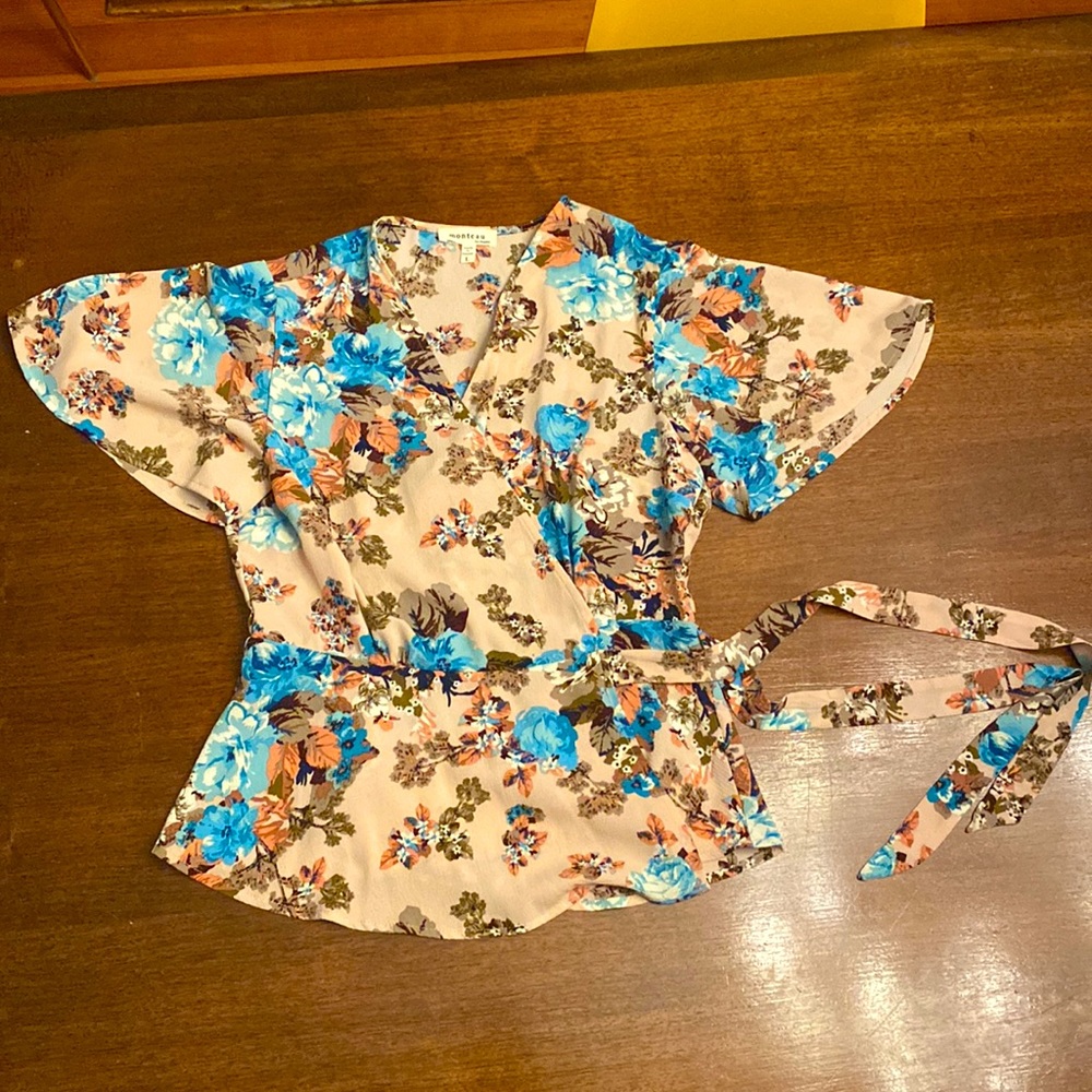 Monteau cross tie short sleeve blouse.